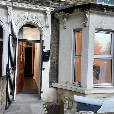 147 Knapp Road House London Exterior photo
